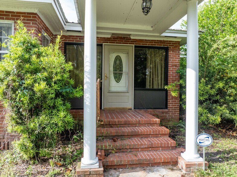 More Photos Of 164 NE Laguna Dr, Lake City Office For Sale