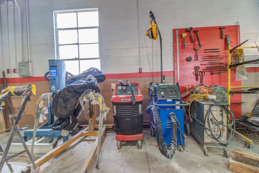More Photos Of 1814 33rd Ave, Gulfport Auto Repair For Sale
