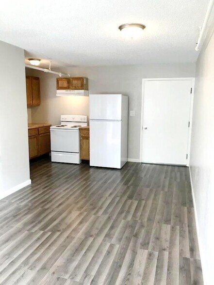 More Photos Of 600 E Mary St, Yates Center Apartments For Sale