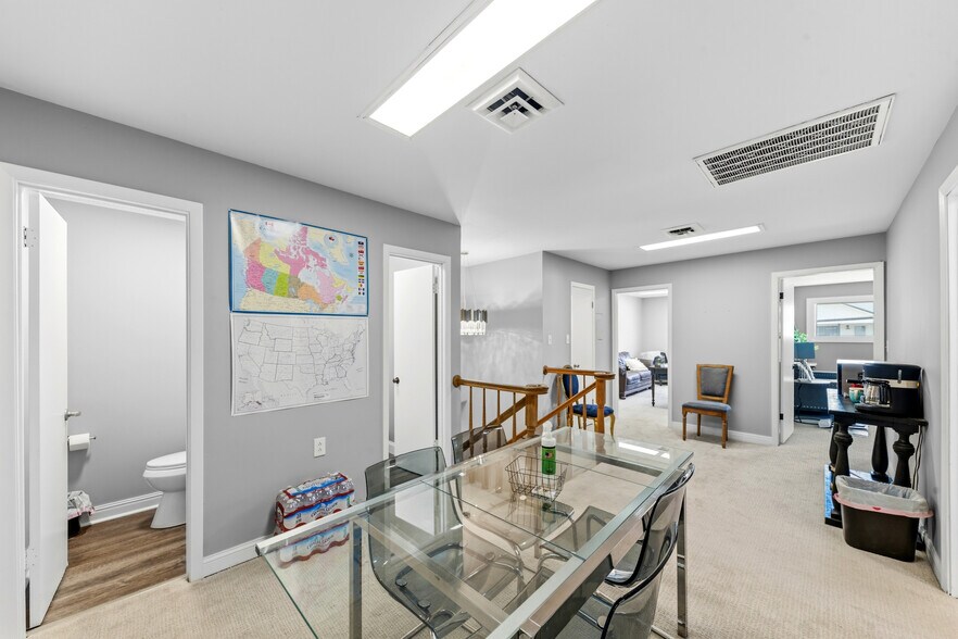 More Photos Of 308 W College St, Pulaski Flex For Sale