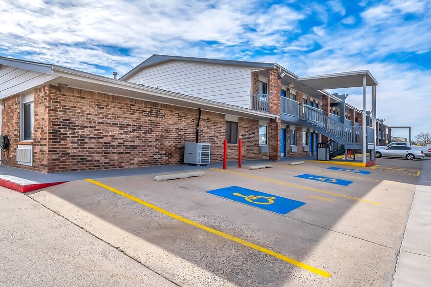 More Photos Of 321 S Rockwell Ave, Oklahoma City Hotel For Sale