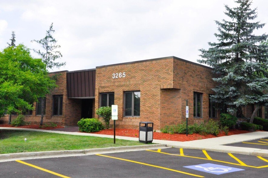 More Photos Of 3295 N Arlington Heights Rd, Arlington Heights Unknown For Lease
