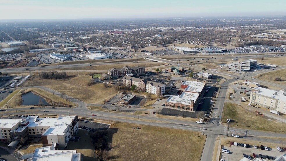 More Photos Of 333 W Albany St, Broken Arrow Restaurant For Sale