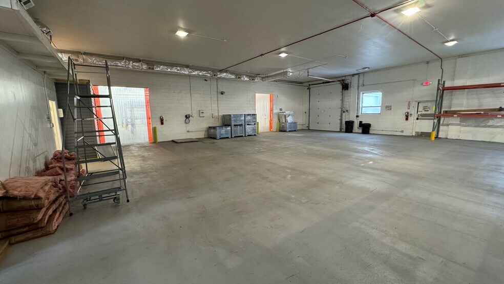More Photos Of 236 Blackford Ave, Middlesex Warehouse For Lease