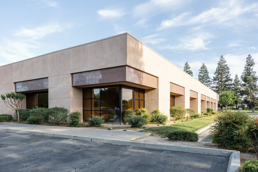 More Photos Of 2540 W Shaw Ln, Fresno Office For Sale