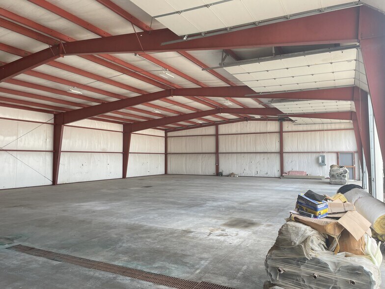 More Photos Of 2120 Market St, Beatrice Warehouse For Lease