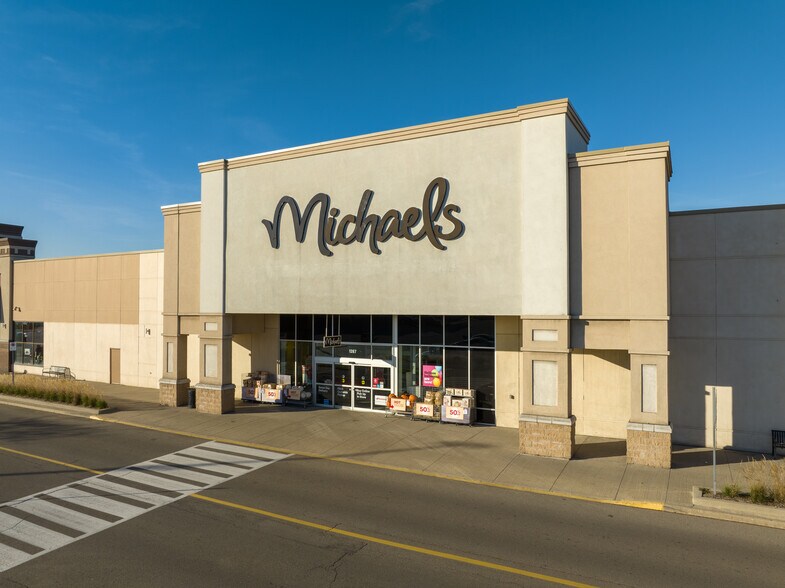 More Photos Of 1111-1321 Barton St, Hamilton Unknown For Lease