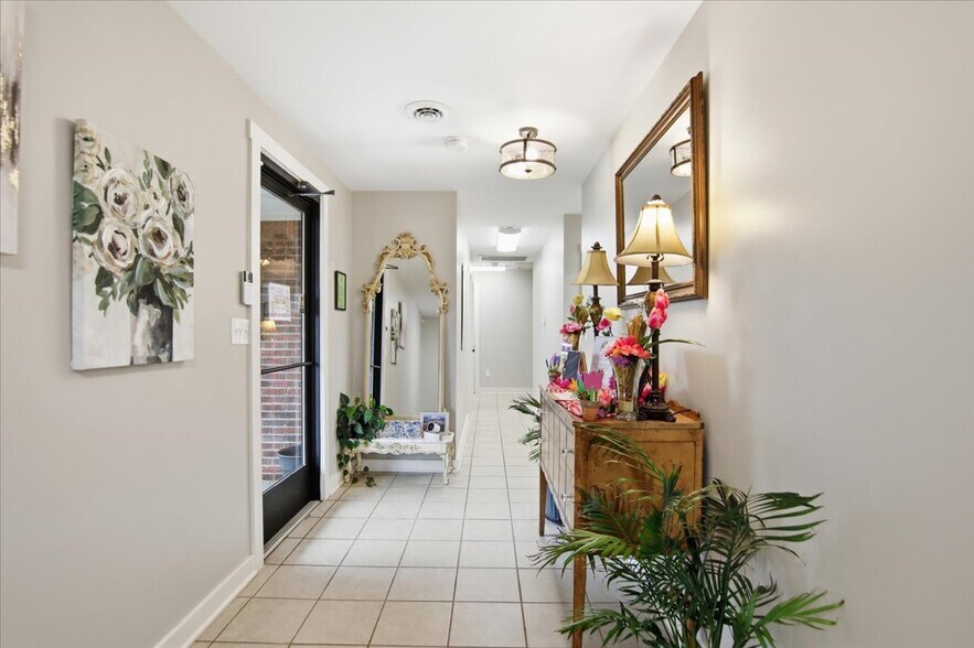 More Photos Of 1002 Oakwood Ave NW, Huntsville Office Residential For Lease
