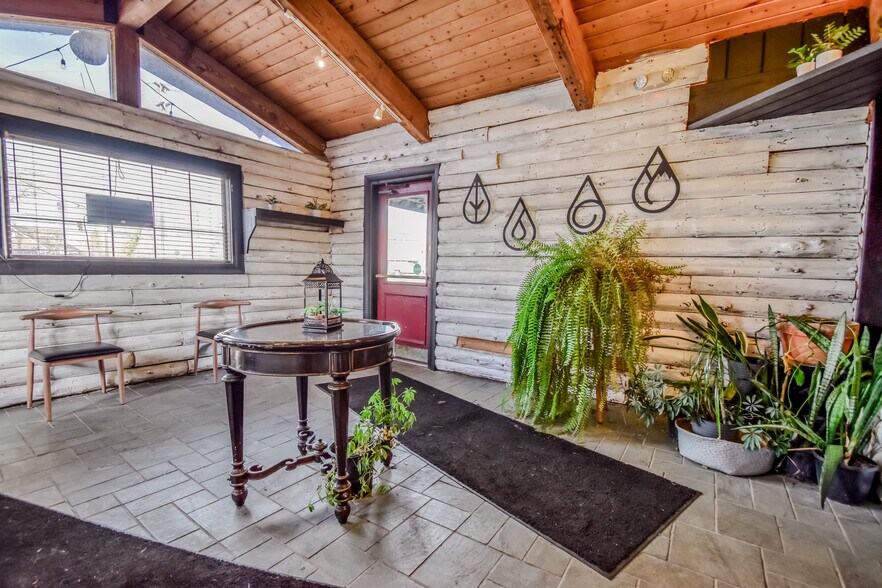 More Photos Of 28810 Lake Shore Blvd, Willowick General Retail For Sale