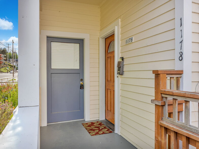More Photos Of 1178 Franklin Ave, Astoria Office For Sale