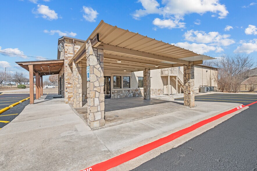 More Photos Of 7716 Davis Blvd, North Richland Hills Storefront For Lease