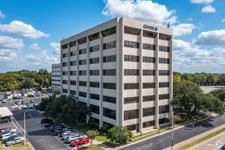 More Photos Of 2001 Beach St, Fort Worth Office For Lease