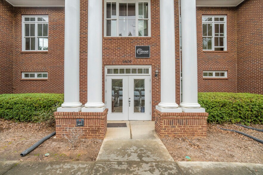 More Photos Of 11600 Atlantis Pl, Alpharetta Medical For Sale