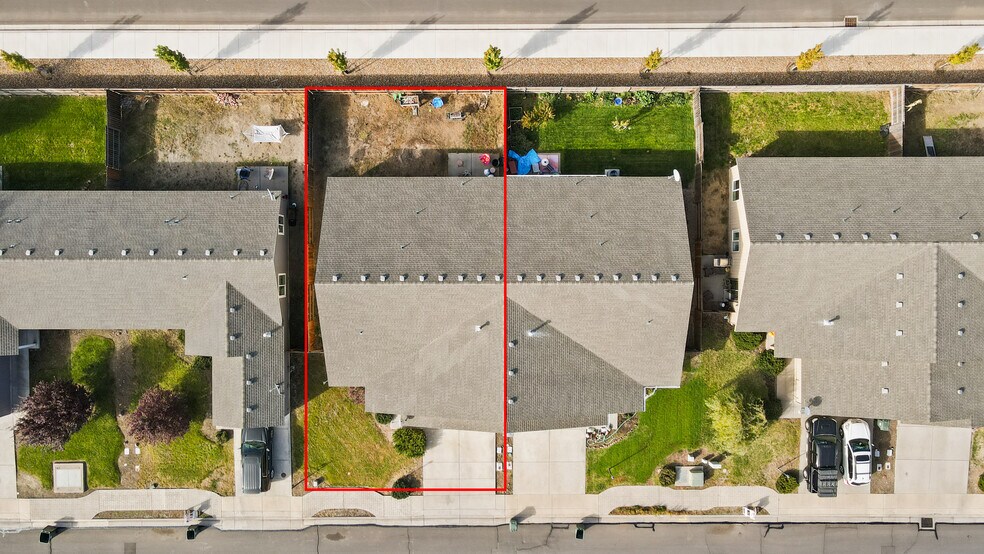 More Photos Of 302 SE Leisek Way, Madras Multifamily For Sale