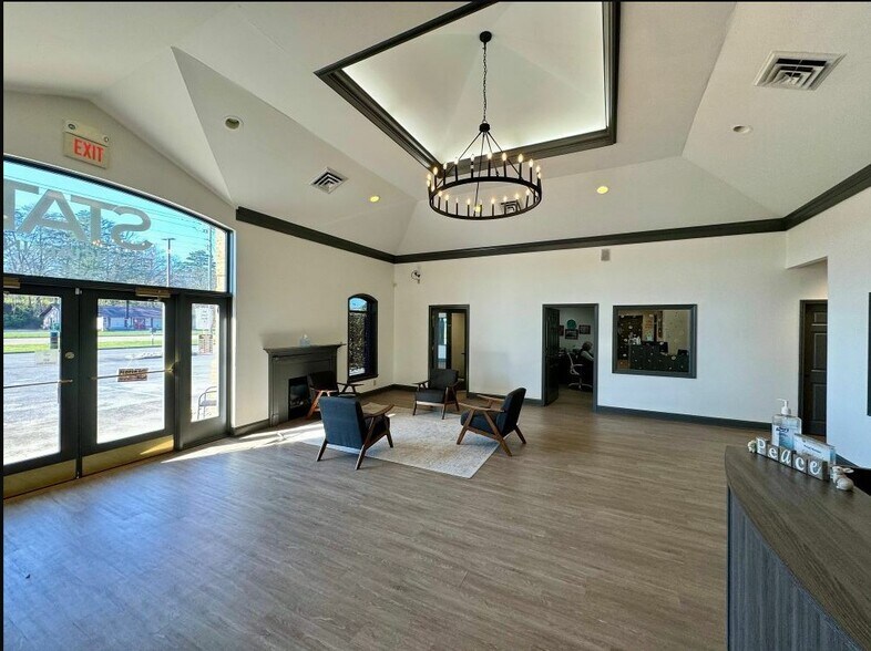 More Photos Of 2215 E Lamar Alexander Pky, Maryville Bank For Sale