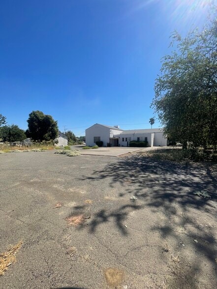 More Photos Of 9970-74 Main St, Zamora Religious Facility For Sale