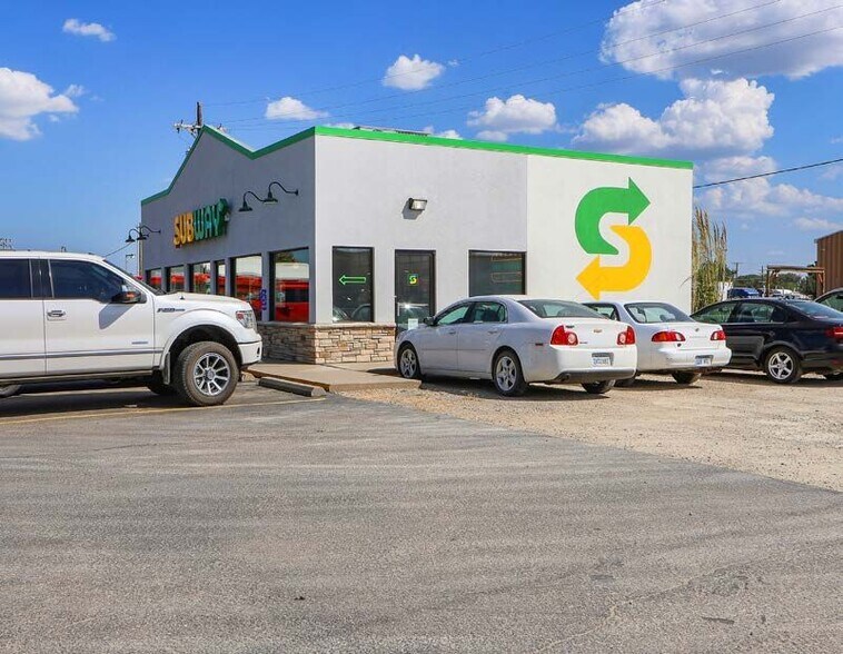 More Photos Of 605 W Crawford St, Clay Center Fast Food For Sale