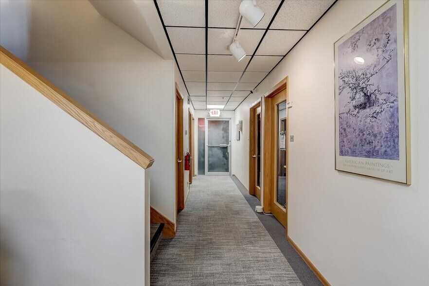 More Photos Of 2987 Yarmouth Greenway Dr, Madison Office For Sale