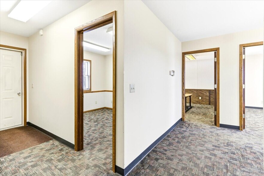 More Photos Of 1910 7th St S, Wisconsin Rapids Office For Sale