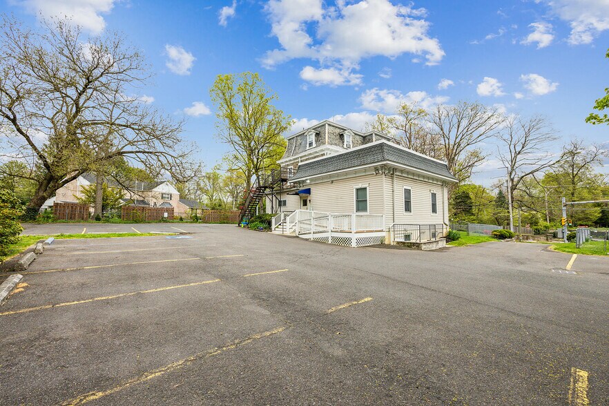 More Photos Of 616 Meetinghouse Rd, Jenkintown Schools For Sale