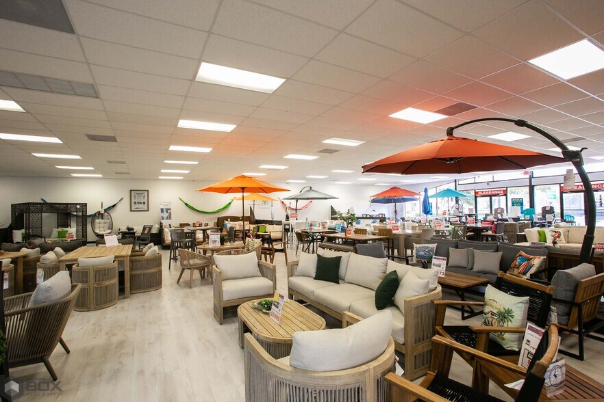 More Photos Of 2050 N University Dr, Sunrise Freestanding For Lease