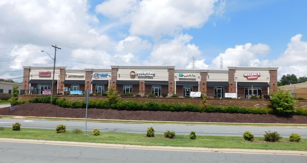 More Photos Of 3872-3894 Oxford Station Way, Winston-Salem Storefront Retail Office For Lease