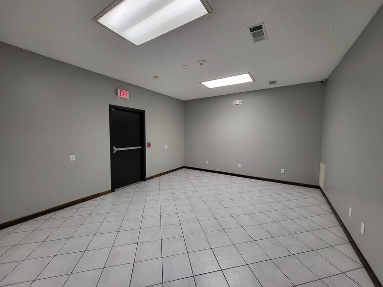 More Photos Of 20817 Sunshine Ln, Spring Office Residential For Lease