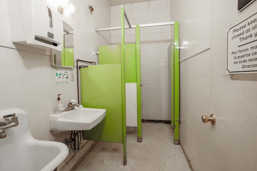 More Photos Of 10234 NE Glisan St, Portland Freestanding For Sale