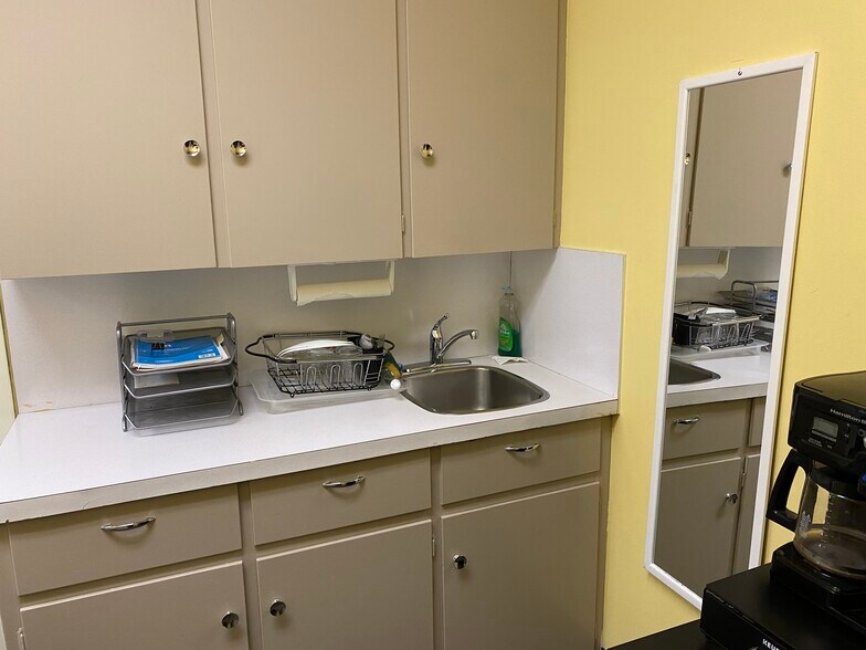 More Photos Of 123 Edward St, Toronto Medical For Lease