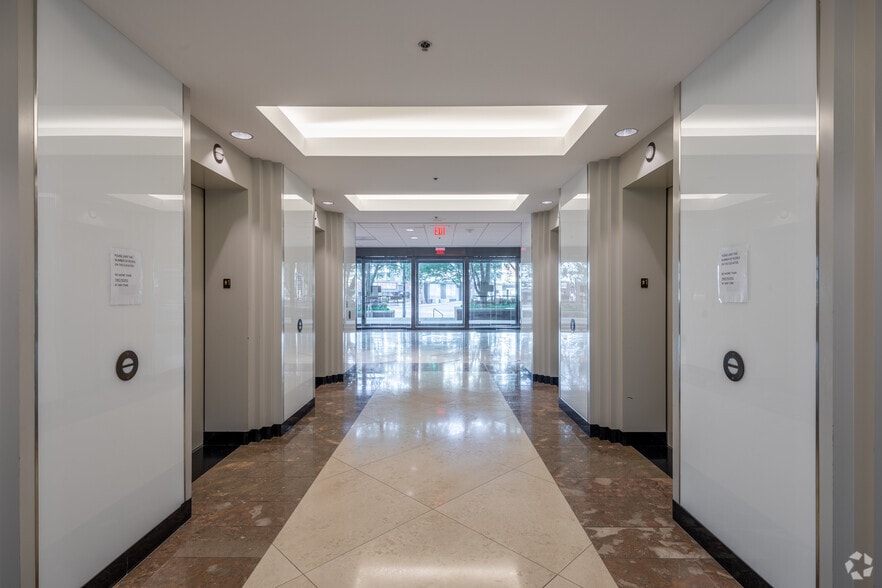 More Photos Of 1801 West End Ave, Nashville Office For Lease