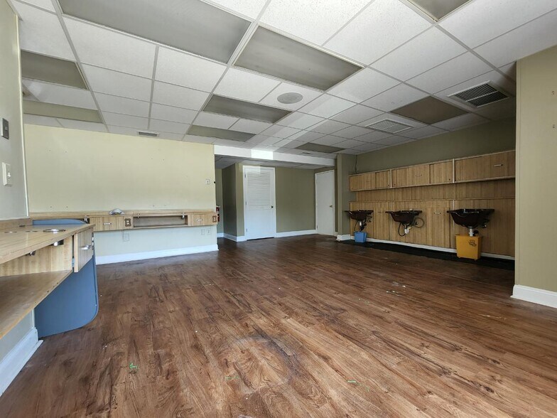 More Photos Of 410 Main St, Southington Storefront Retail Office For Lease