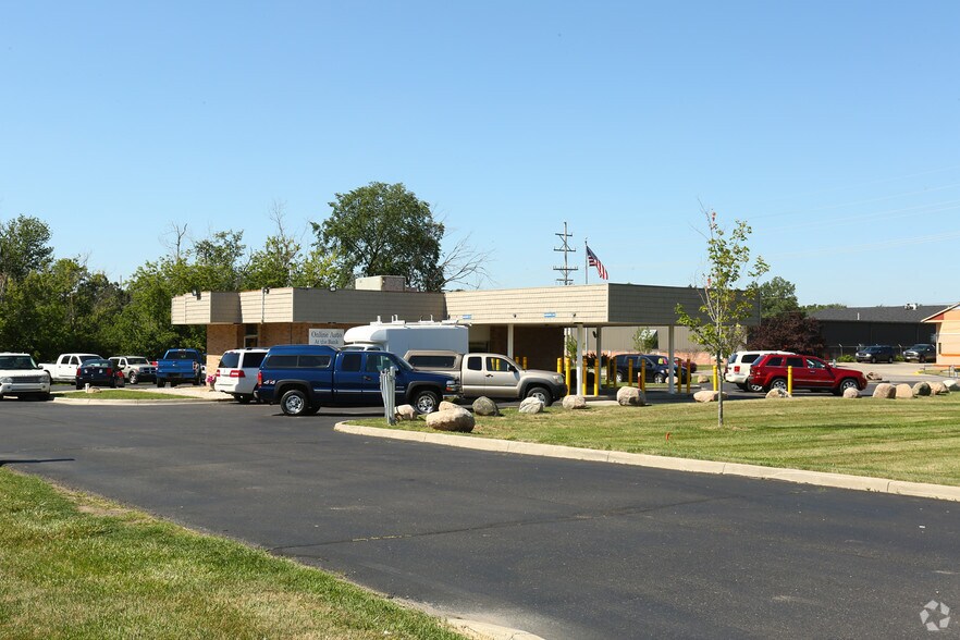 More Photos Of 11293 Torrey Rd, Fenton Storefront Retail Office For Sale