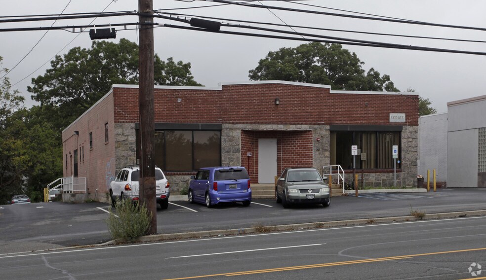 More Photos Of 689 E Jericho Tpke, Huntington Station Loft Creative Space For Sale