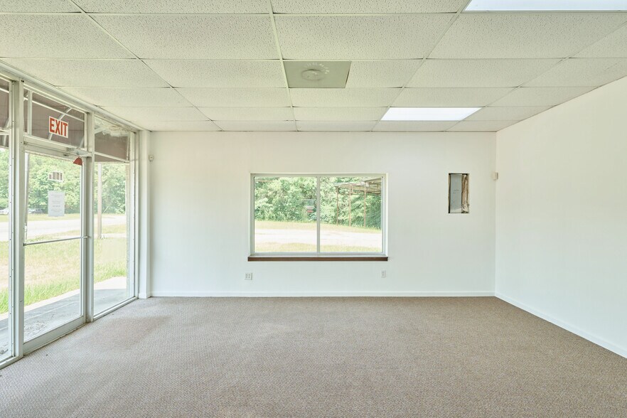 More Photos Of 182 S FM 356, Onalaska Office For Sale