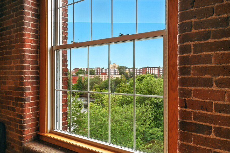 More Photos Of 670 N Commercial St, Manchester Apartments For Lease