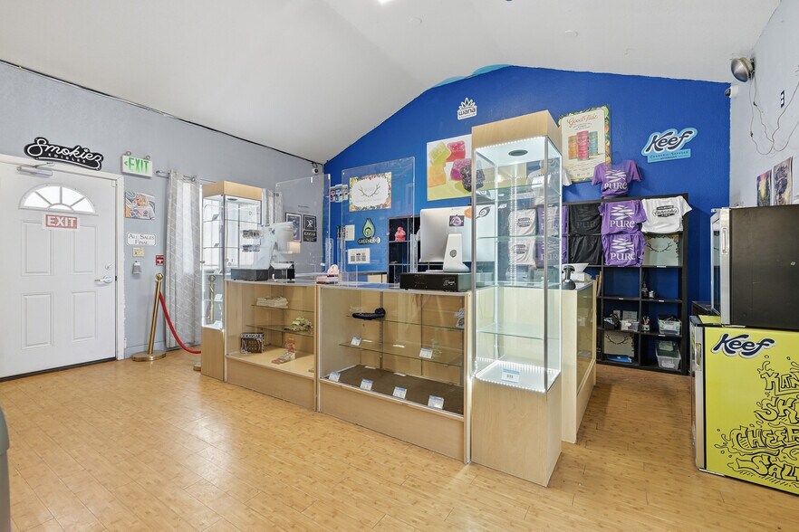 More Photos Of 2553 Sheridan Blvd, Edgewater Storefront Retail Office For Sale