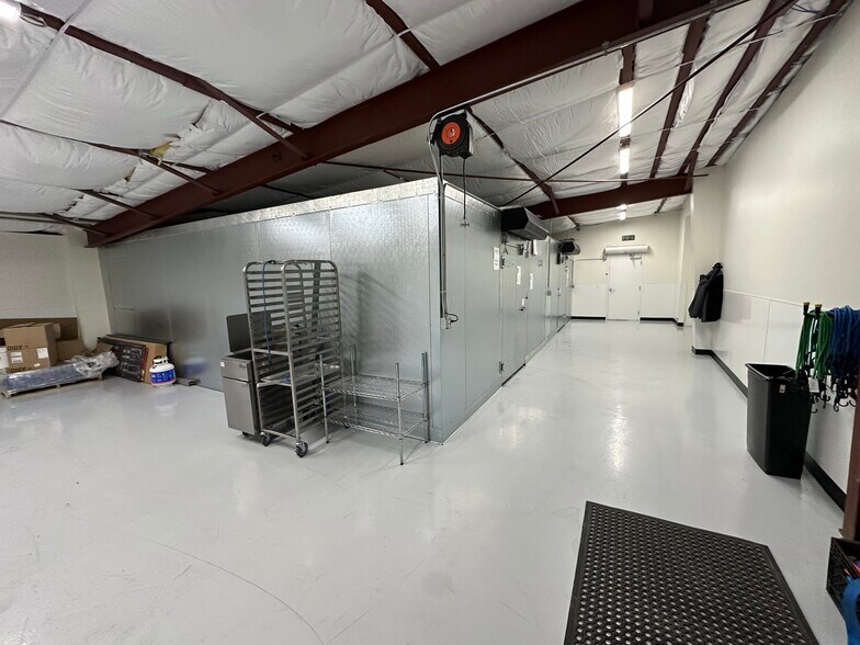 More Photos Of 590 N Main St, Leeds Manufacturing For Sale