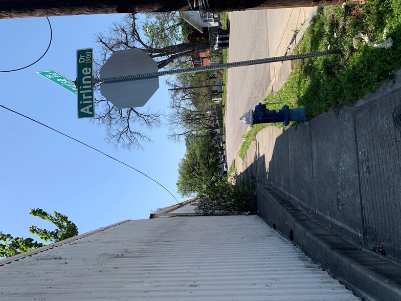 More Photos Of 1915 Airline Dr, Houston Warehouse For Lease