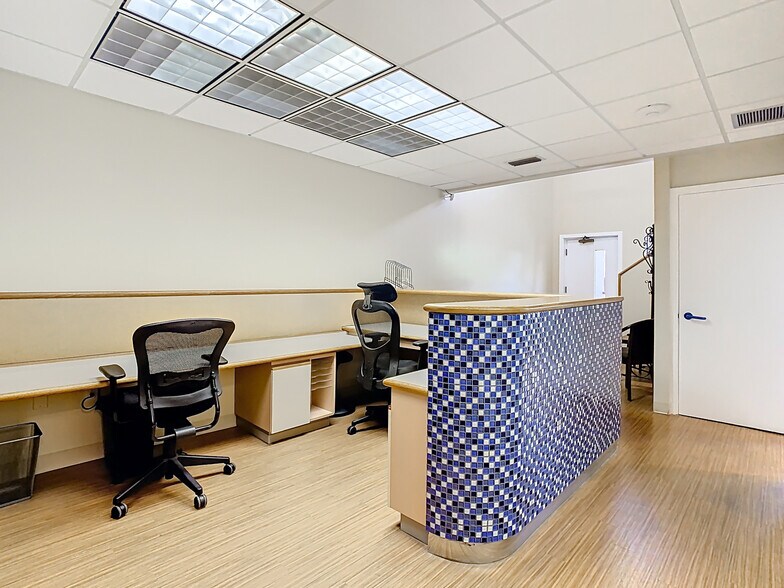 More Photos Of 3333 W Kennedy Blvd, Tampa Loft Creative Space For Sale