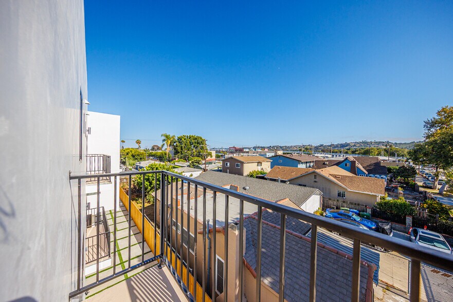 More Photos Of 2938 S Sycamore Ave, Los Angeles Apartments For Sale