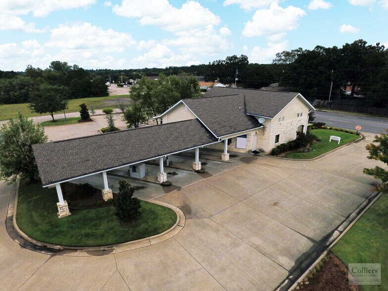 More Photos Of 2930 Old Greenwood Rd, Fort Smith General Retail For Sale