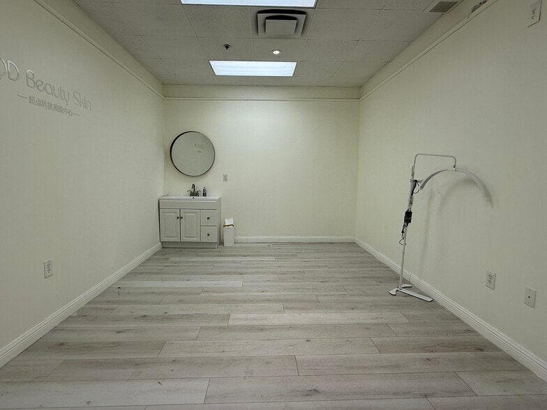 More Photos Of 9889 Bellaire Blvd, Houston General Retail For Sale