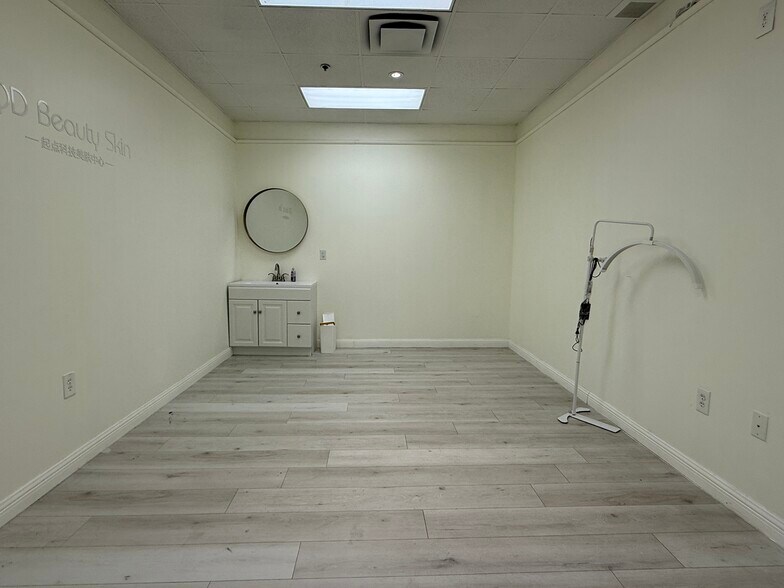 More Photos Of 9889 Bellaire Blvd, Houston General Retail For Sale