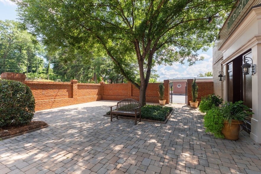 More Photos Of 1358 13th St, Columbus Storefront Retail Office For Lease