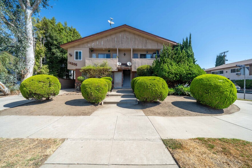 More Photos Of 14205 Burbank Blvd, Sherman Oaks Apartments For Sale