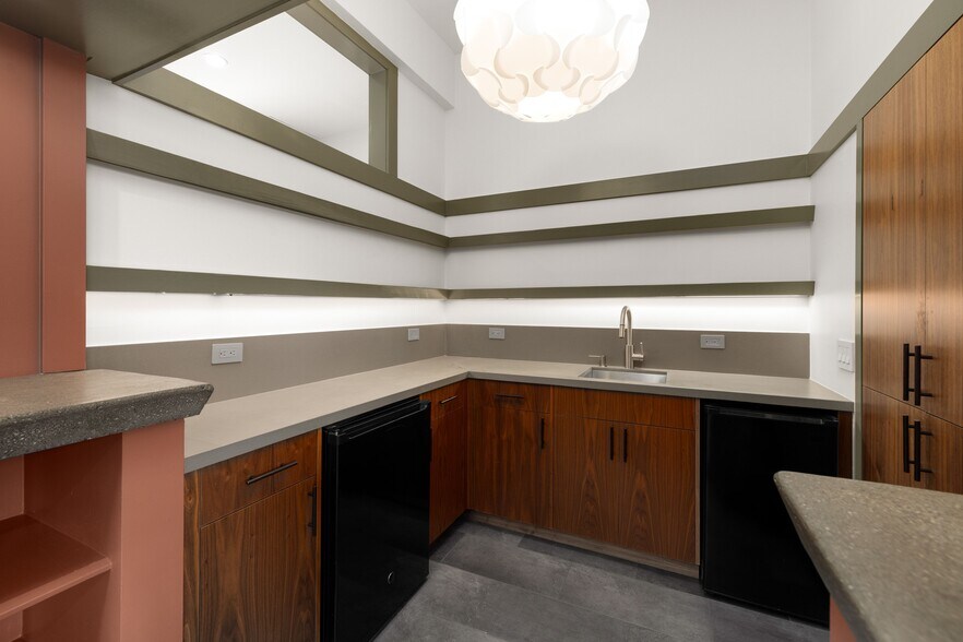 More Photos Of 5500 Doyle St, Emeryville Office For Sale