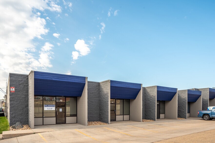 More Photos Of 747 Sheridan Blvd, Lakewood Light Distribution For Lease