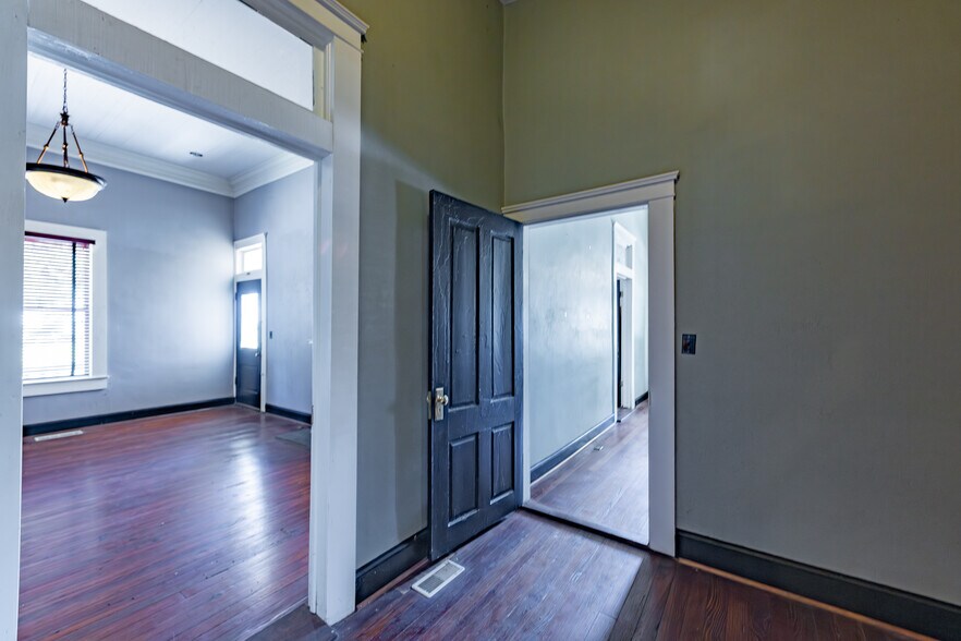 More Photos Of 314 S Green St, Thomaston Office For Sale