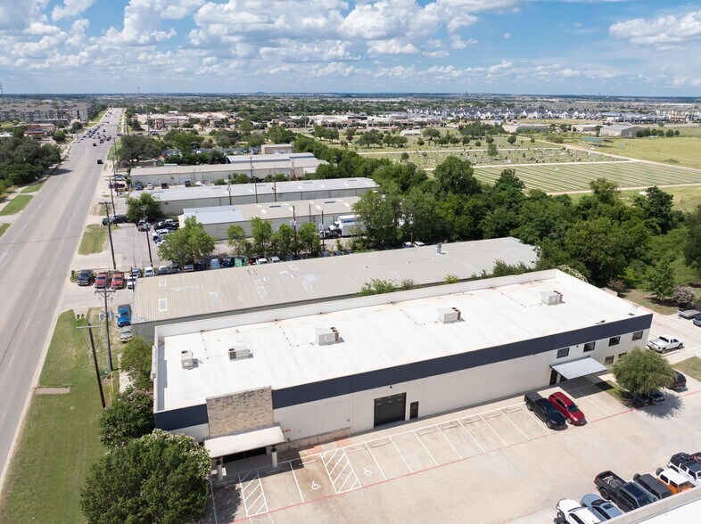 More Photos Of 190 N Bagdad Rd, Leander Unknown For Lease