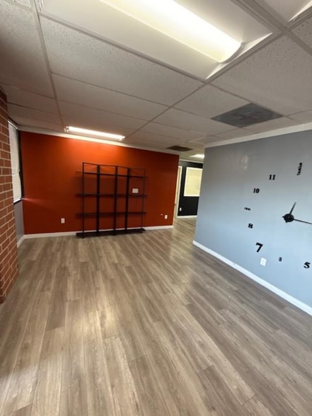 More Photos Of 21405-21525 Devonshire St, Chatsworth Unknown For Lease